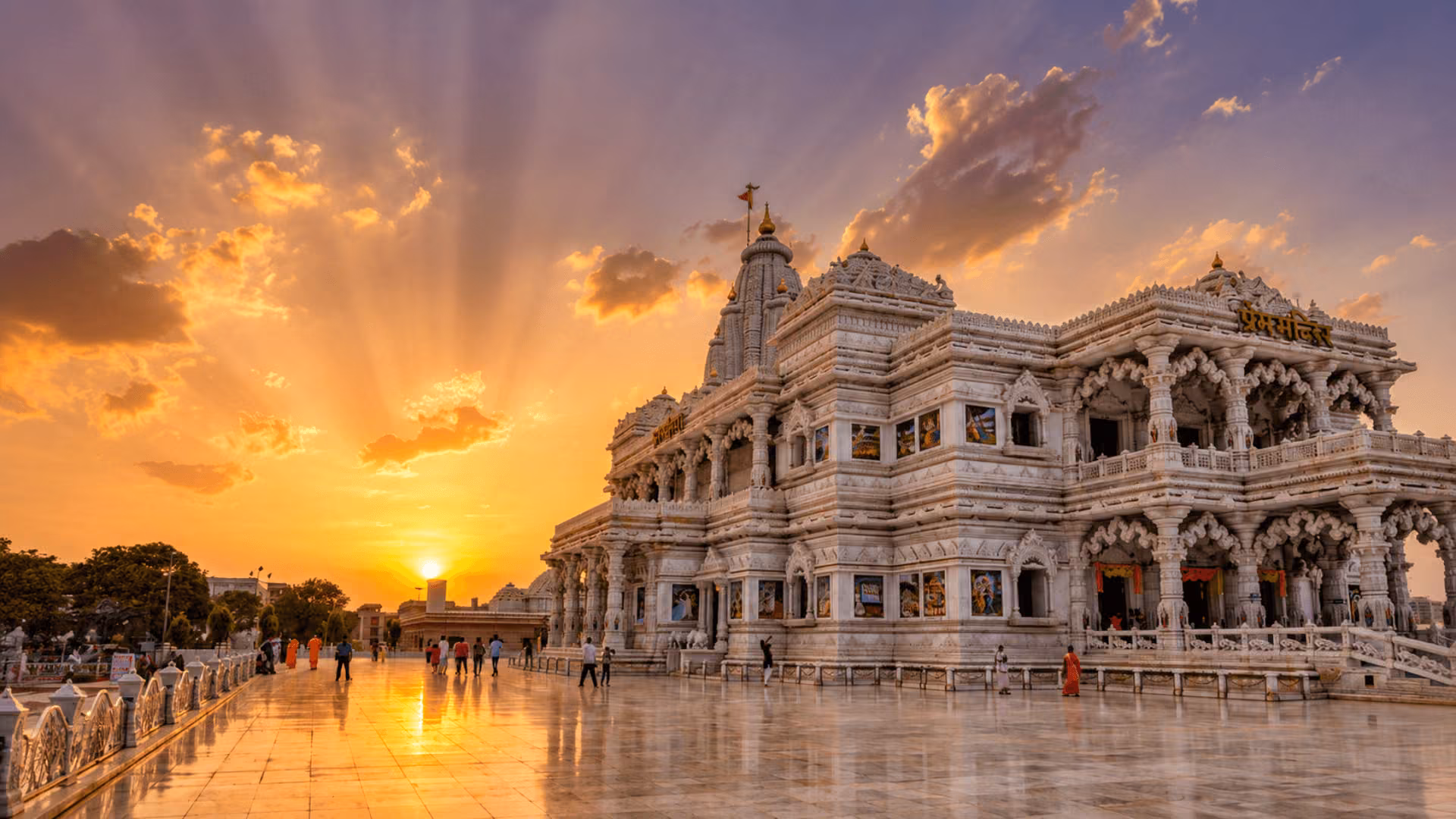 Prem Mandir Vrindavan: Complete Visitor's Guide — Timings, Aarti, Light Show & How to Plan Your Day